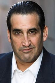 Alexander Aguila dans le rôle de Chewy