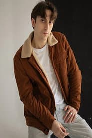 Adrián Doré dans le rôle de Cowboy