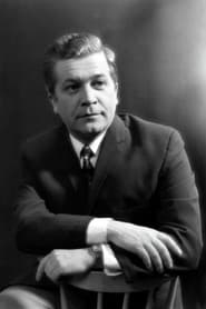 Vladimir Ukhin dans le rôle de Narrator