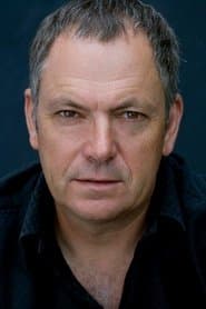 Peter Elliott dans le rôle de Bill Perry
