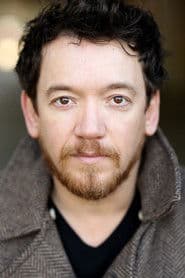 Steven Meo في دور Pilot Kelvin (voice)