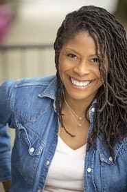 Verda Davenport dans le rôle de Esme