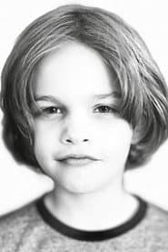Braden Blair dans le rôle de Theodore