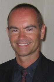 Graham Ludlow dans le rôle de Mike