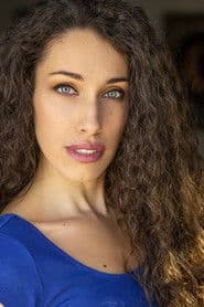Florencia Contreras Stevens dans le rôle de Isabelle Shimmers