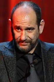 Karra Elejalde as Héctor