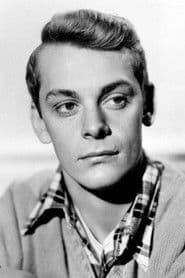 Carleton Carpenter dans le rôle de Artie
