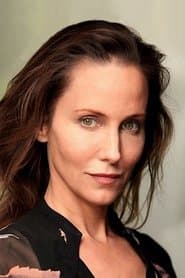Nina Young في دور Claudia