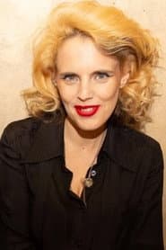Anna Calvi في دور Self - Guitar, Vocals
