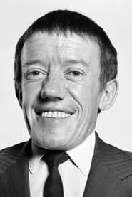 Kenny Baker في دور Fidgit