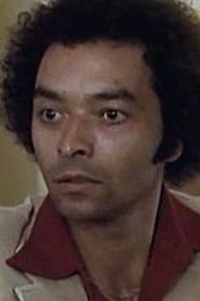 Alex Colon في دور Sgt. Mendez
