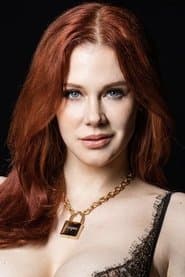 Maitland Ward dans le rôle de Molly