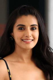Divyansha Kaushik dans le rôle de Katrina Murad