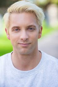 Jason McCrite dans le rôle de Mike