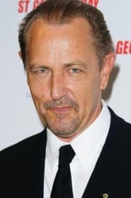 Bruce Payne dans le rôle de Rooker