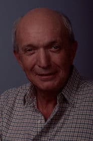 Bernard Barrow في دور TV station manager