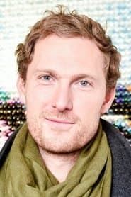 Sam Hoare dans le rôle de Kellett