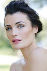 Lyne Renee في دور Stella