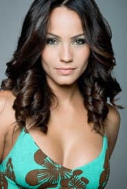 Jessica Mas في دور Maya