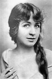 Helen MacKellar في دور Martha Whittaker