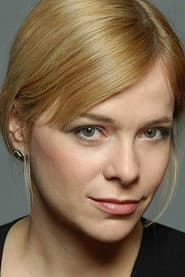 Анна Яновская في دور Tania
