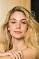 Mary Stickley في دور Valerie