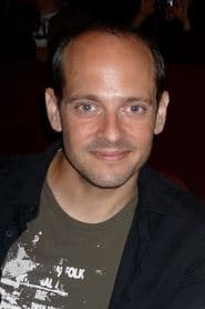 Jonathan Slavin في دور Paul
