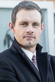 Ben Price dans le rôle de James