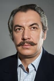 Sadettin Erbil as Komiser
