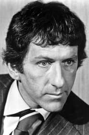 Barry Newman dans le rôle de Norman Bassett