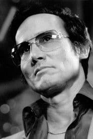 Henry Silva في دور General Stearn