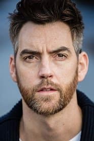Matthew Kevin Anderson dans le rôle de Lew