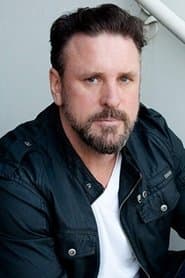 Nels Lennarson dans le rôle de Scott Spitler