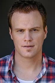 Matt McTighe dans le rôle de Officer Tommy Carroll