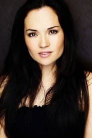 Blaze Berdahl dans le rôle de Ellie Creed