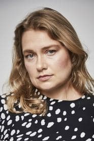 Merritt Wever في دور Mrs. Saxon