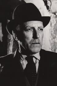 Cyril Luckham في دور Dr. Mark Eddington