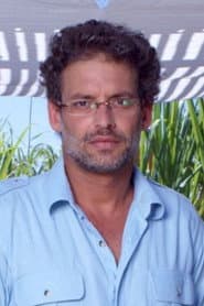 Abel Rodríguez as Manuel