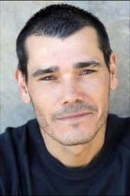 Mathew Wilkinson dans le rôle de Brett