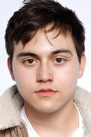 Brandon Wardell dans le rôle de Joe 'Junior' Valencia Jr.