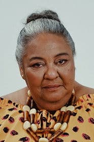 Aline Marta Maia as Telma