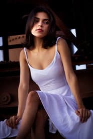 Yasmin Oliveira as Estudante 1