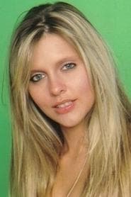 Krysta Carter في دور Elizabeth