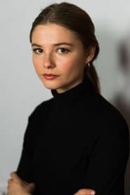 Stefanie Scott dans le rôle de Julia