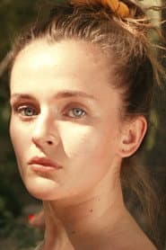 Saskia Lauren في دور Maddison