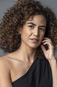 Bárbara Colen as Karina