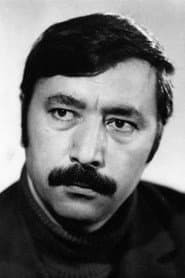 Bahadur Əliyev dans le rôle de Officer