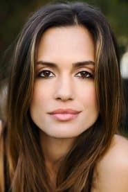 Torrey DeVitto dans le rôle de Nina