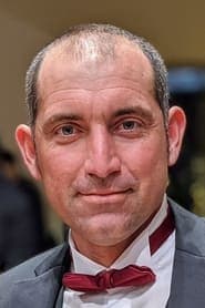 David Scicluna dans le rôle de Father