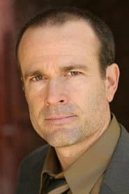 Bill Doyle dans le rôle de Glaser